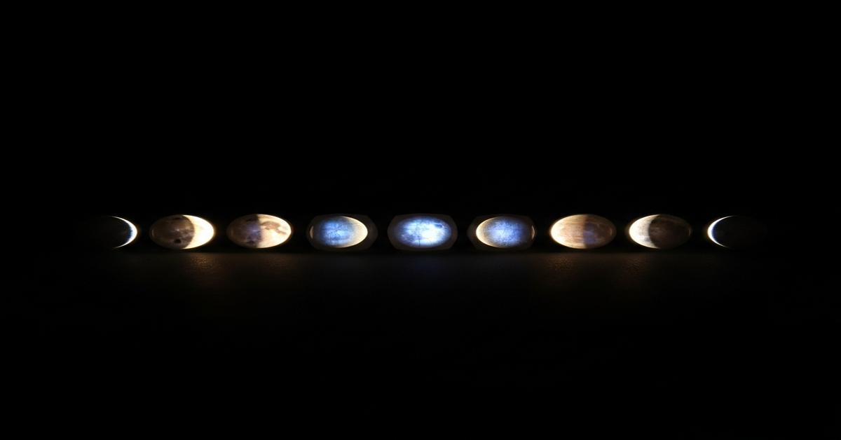 28-Day Diary: How Moonstone Looks Under Every Phase (Photo Log)