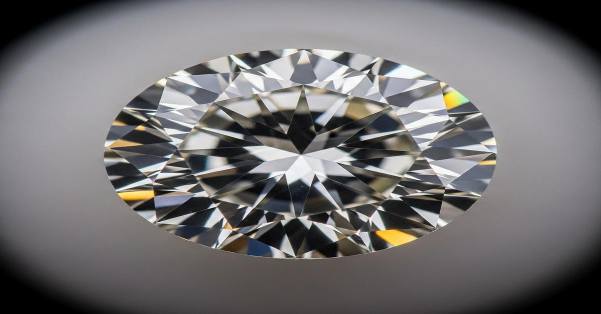 The “0.70 ct” Trick: Why Salespeople Love It (and When You Should Too)