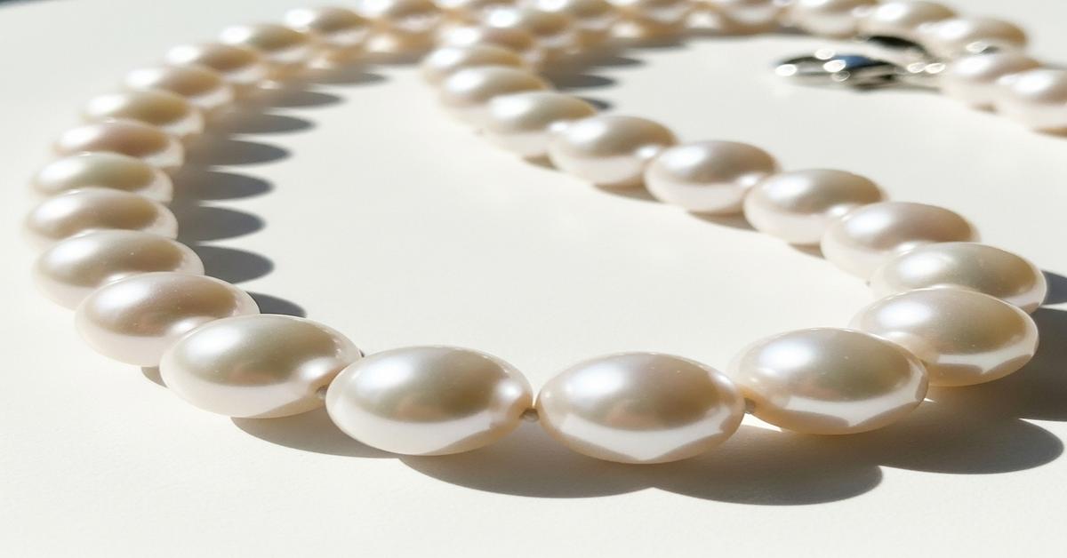 Pearl Matching: The Tiny Color Shift That Makes Strands Look Expensive