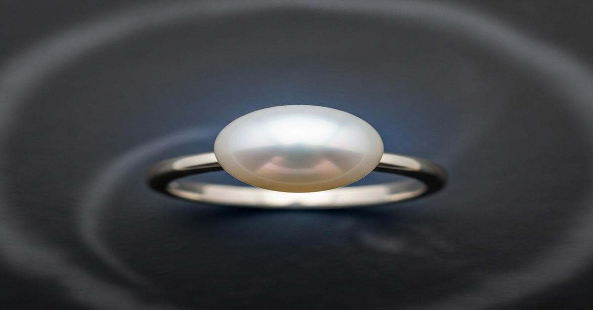 Pearl (Moti) Stone: Troubled by a Weak Moon? Wear a Real Pearl in Silver on This Day to Banish Anger and Stress Forever.